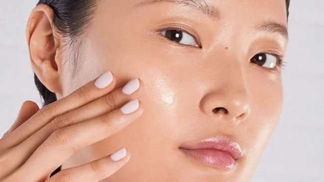 Tại sao cần cấp ẩm ngay cả khi da đang đổ dầu nhiều?